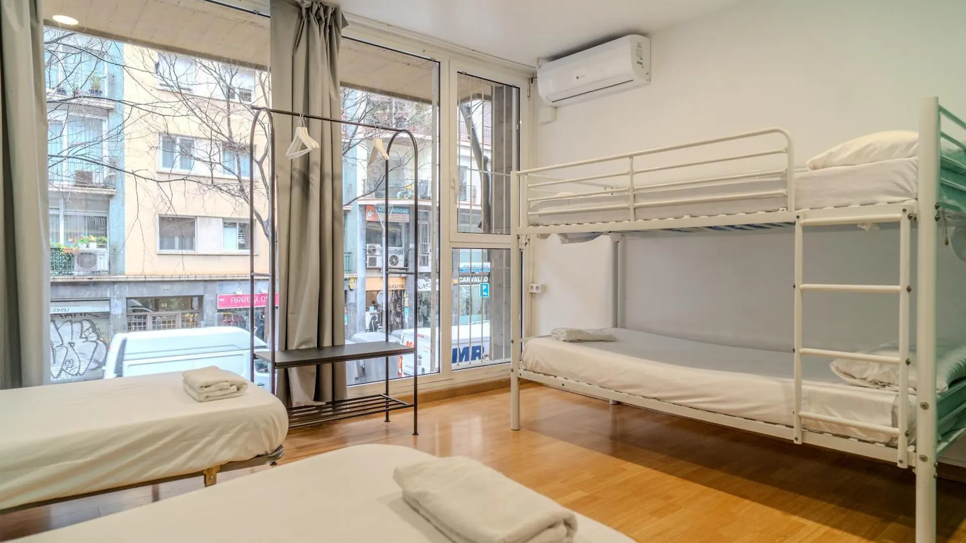 Holidaysbcn Rooms Barcellona Ostello