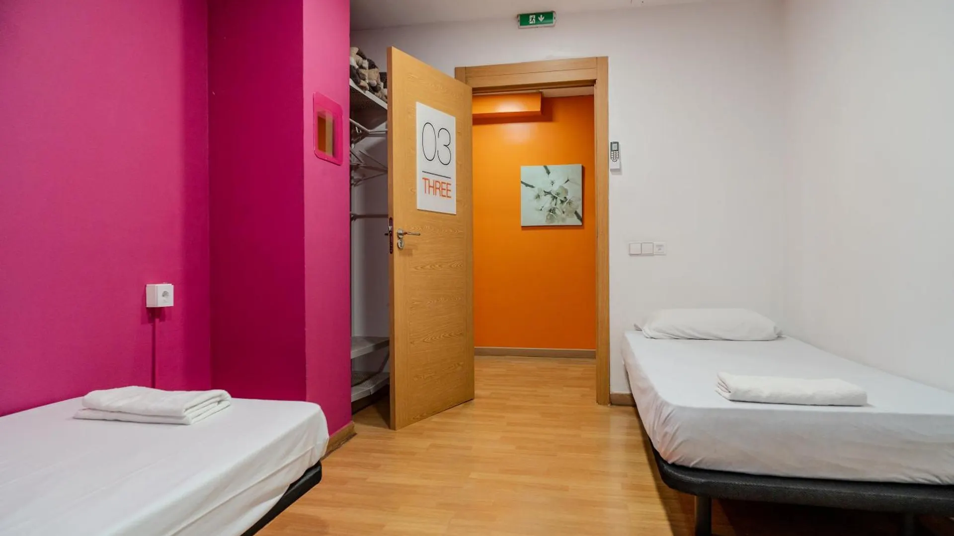 Holidaysbcn Rooms Barcelona Hostel