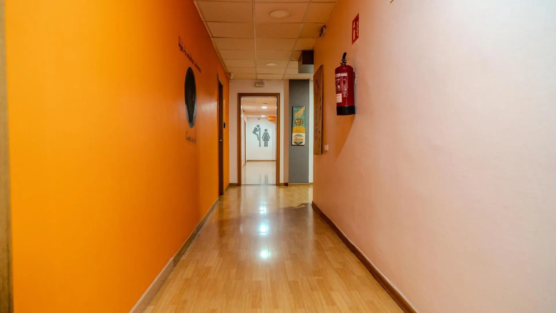 Holidaysbcn Rooms Barcelona Hostel