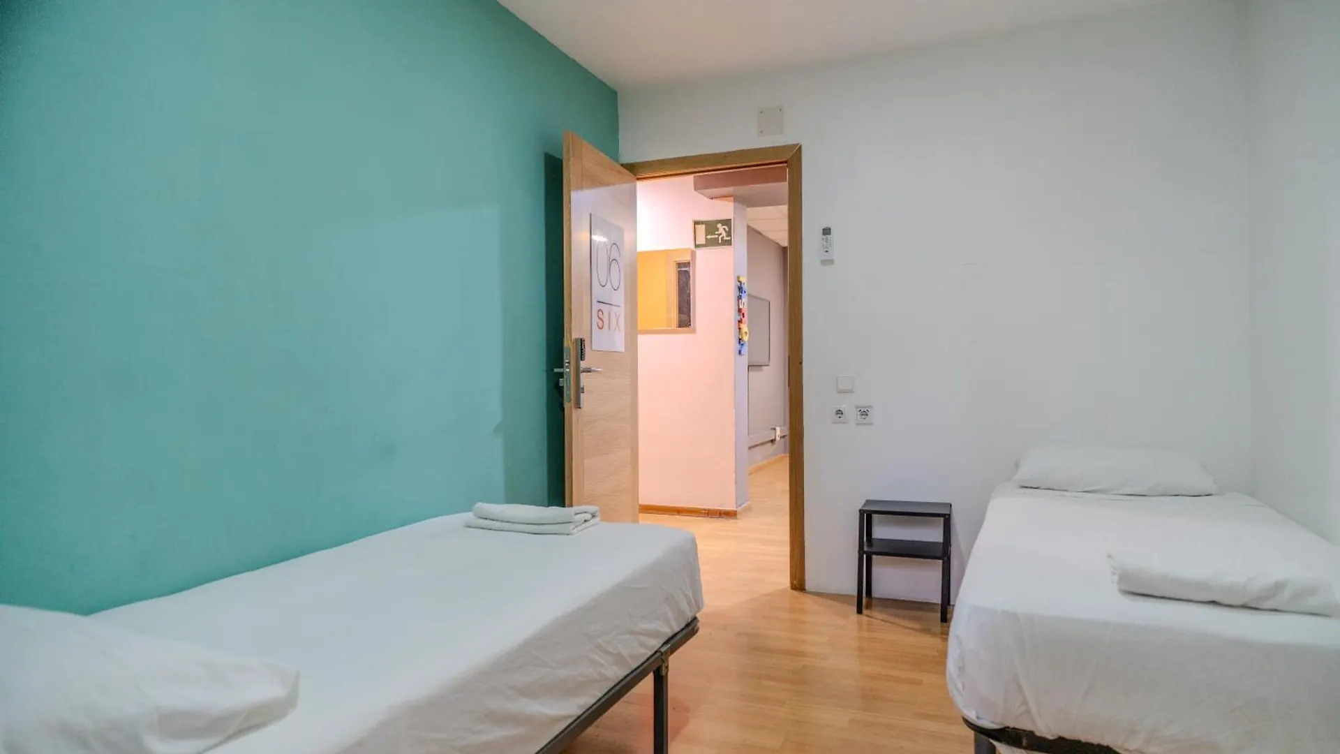 Holidaysbcn Rooms Barcelona Hostel