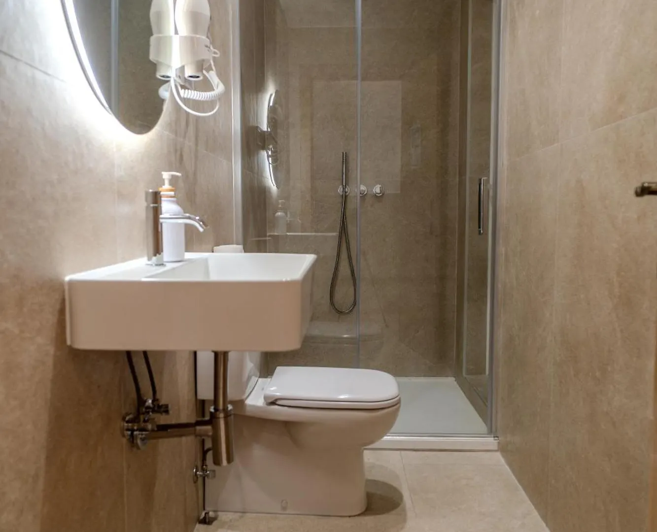 Hostel Holidaysbcn Rooms Barcelona Spain