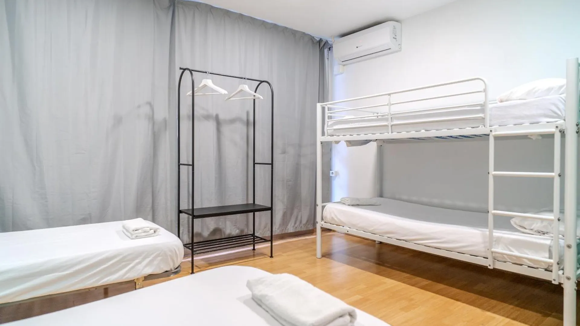 Holidaysbcn Rooms Barcelona 0*,